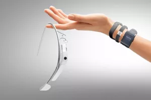 Read more about the article Top 10 Latest Wearables in the Fashion Industry