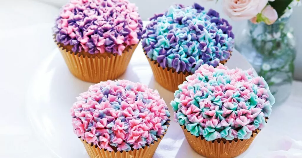 may 18 hydrangea cupcakes 3000x2000 136878 1